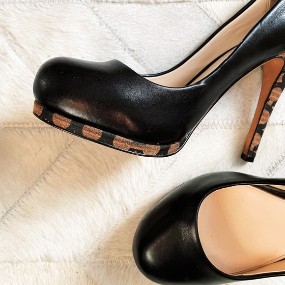 Authentic COACH black leather logo heels Size 6M - Picture 6 of 7